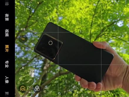 手机电影感拍摄小技巧,电影模式立大功!#拍摄技巧 #手机摄影 #真我GT7 #电影感 #夏天该有的样子