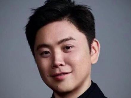 追觅CEO俞浩谈卫星发射构想:追觅要发1000万颗卫星, 比马斯克发的更多,更早实现。近日,追觅科技创始人兼CEO俞浩在社交媒体开启“刷屏式”更新,他在发布的其中一条视频中称,追觅要发射1000万颗卫星,比马斯克发的更多,更早实现 。据此前报道,今年1月,Space X 向联邦通信委员会提交了相关申请文件,计划发射多达100万颗卫星以构建“轨道数据中心”。2月,马斯克曾在社交平台上表示,Space X 的星舰“每年将发射超过10000颗卫星”。(界面新闻)编辑:壮壮