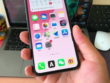 iPhone隐藏底部Dock栏毛玻璃,无需越狱#苹果手机 #特效壁纸 #隐藏毛玻璃