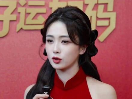 白鹿的春晚剧透来啦!活泼的八人节目即将上演,小田是个I人,鹿姐是社牛本尊😛#白鹿 #田曦薇 #王星越 #跨年夜 #热门