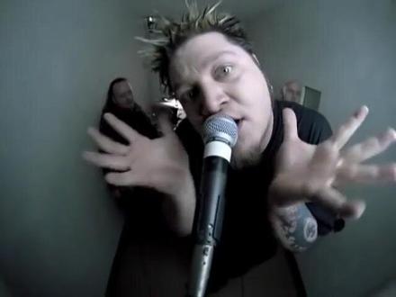 Drowning Pool - Bodies#音乐分享 当年这是cs1.几来着,进入游戏的音乐,我包宿网吧找了半天才淘到的歌曲