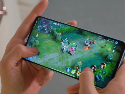 #opporeno6 既想玩游戏,又不想错过跟女朋友聊天?快来打开游戏小窗功能试试吧!