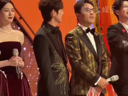 李一桐小年夜春晚假唱,晚会就不能邀请些真正的歌手吗?#李一桐陈哲远合作舞台 #李一桐假唱 #李一桐