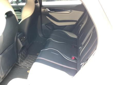 比亚迪后排座椅如何放倒#比亚迪 #后排座椅放倒 #后备箱储蓄 #用车技巧