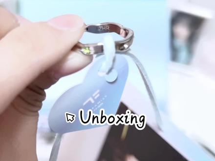 🛒Unboxing|第二集
张函瑞肆意少年明信片高会版开箱来喽~咪,你好美腻~我真的有拖延症,半个多月前的库存😂😂
#张函瑞 #肆意少年 #周边 #开箱 #小卡
