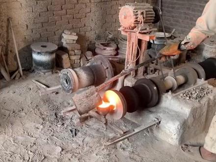 制作缸套#锻造 #锻打 #锻造毛坯