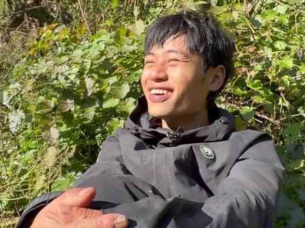 别人在“求生”,林北在“旅游”!决赛第3天还未生火,林北依旧不紧不慢晒太阳,表示有信心24小时内生火#林北 #荒野求生