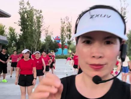 一天一个热身步子舞,学一个忘一个,把爱给了谁🎵看看错几回😅