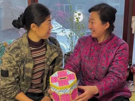 今天用扑克牌编了一个储钱罐,特别简单好学还实用