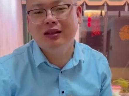 妻子前一天买了一个包,第二天就为丈夫做了丰富的晚餐,丈夫:以后再也不和老婆吵架了#夫妻