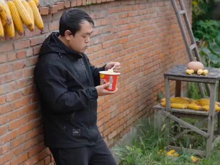 @宸荨樱桃 #AI墙根下的意外遭遇 #随变ai随便玩 #随变app 不得不佩服ai的脑洞,这和我描述的有百分之八十不一样啊😦😦