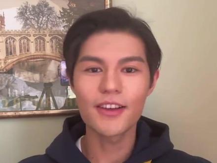 “宾利哥”回应痞幼“老头乐”:我对车不了解,都是司机开的车,“节目中叫大家去看车是想留下好印象”