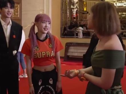 追星女真的很想为自担狠狠接一个椰奶同款团队,从选曲、舞台到服化,没有一样拉跨!#崔叡娜 #椰奶 #乐华 #yena #全能