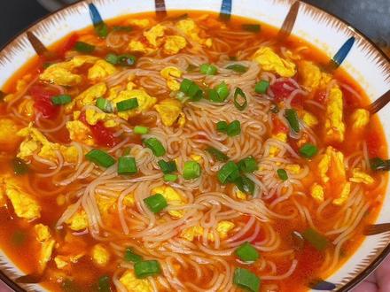 宁可山药当饭,少吃鸡鸭鱼蛋 5分钟搞定的#番茄山药面 营养丰富,汤汁浓郁、酸甜可口,小朋友吸溜停不下来#无盐山药面 #早餐 #儿童美食 #山药面