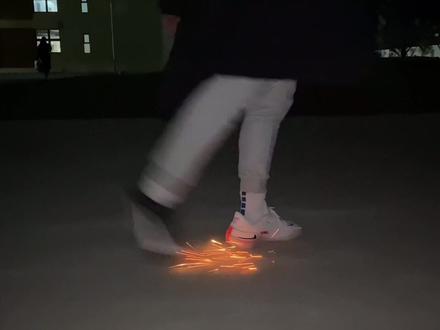体育生带来的专属浪漫,感受钉鞋带来的美好瞬间#钉鞋擦火花
