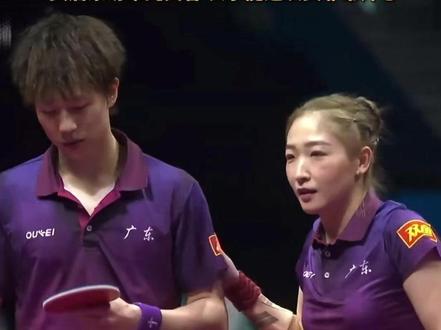 谁看了不说一句“诗与远方”牛!
林高远刘诗雯连扳3局超绝逆转晋级决赛
两人赛中有商有量 小枣姐不断鼓励高远
赛后采访难掩笑容 表示能进决赛非常开心
11月13日,全运会乒乓球混双半决赛,广东队林高远/刘诗雯4-3逆转战胜辽宁队袁励岑/王艺迪,晋级决赛。“诗与远方”组合在大比分1-3落后的情况下,连扳3局,最终取得胜利。赛后采访,刘诗雯难掩笑容,表示对自己而言,能进决赛非常开心,最后一场充分享受赛场。
