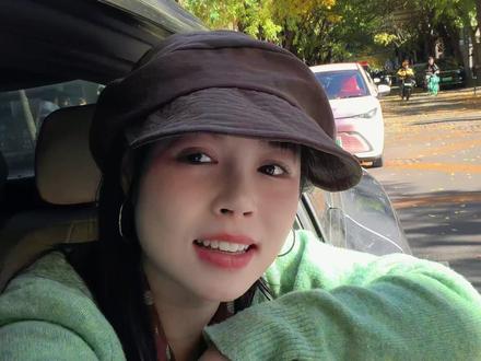 天津一日游超完美路线攻略!直接码住抄作业 文案:天津保姆级攻 天津保姆级攻略文字版
🏠住宿:小白楼或者五大道都可以。
🌟西北角早市:豆皮卷圈(金黄酥脆)、锅巴菜(卤汁浓)、炸糕(外脆里糯)、素粉汤(鲜糯)、煎饼果子味牛奶(特色)。
• Tips:空腹早到,人少不用排长队,可边走边吃省时间。
🌟金汤桥攻略:清晨海河波光粼粼,拍河景晨照超美。
🌟意式风情区:上午游客少,藏着“钟书阁”,随手拍都是欧洲感。
🌟北安桥:津门塞纳河”,欧式雕塑+桥头堡,拍人像有电影感。
🌟瓷房子:无需入园,外墙满是瓷器,拍全景就很震撼。
🌟沿途彩蛋:骑经张学良故居、张爱玲旧居,秋风拂面超舒服。
🌟午餐:刘记炸串:推荐:鸡排(酥脆+特制酱),早餐吃得多,点份小吃刚好。
🌟西开教堂:内外都精致,非常美
🌟民园广场:超级喜欢这里。可坐台阶晒太阳,超治愈。
🌟五大道:秋日落叶铺街,找家街边咖啡店坐坐
🌟小白楼:附近酒店加衣服(秋季降温快),短暂休息后准备夜景
🌟大光明桥
🌟红房子:导航丽思卡尔顿
🌟邮政博物馆
🌟解放前世纪钟
🚌双层巴士攻略: 购票指南:冬季坐17:00班次(日落,蓝调时刻,夜景都能看到)
【天津旅游巴士】小🍊提前选座,不用排队。
现场购票:价格稍微便宜些,无法选座,夜场旺季可能需要排队。
上车站点推荐:天津之眼河北站,就在摩天轮旁边坐位置非常好,巴士会穿行摩天轮下方。
🚢天津海河游船攻略:
推荐站点:天津码头/津湾码头。这两个站全程视野风景最好
推荐班次:19:30。一定要提前买票!尤其19:30的黄金档,
购票指南:小🍊【海河游船】提前购票
🌟晚餐:冲当地老字号【同发号】21:00前到,必点八珍豆腐(下饭)
外卖美食:刨冰、南楼煎饼直接点外卖,不用排队。#青年创作者成长计划 #去分享我眼中的世界 #天津旅游 #天津游玩推荐 #大疆pocket3