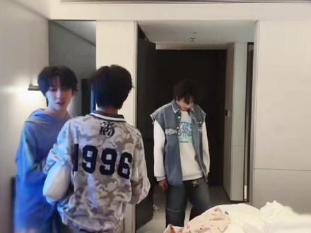 #贴脸4000加 #杨博文 #物料 @DOU+小助手