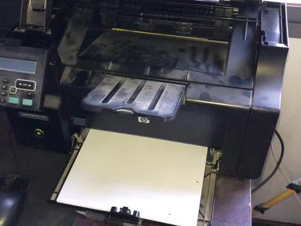 惠普M1213打印机卡纸,更换搓纸轮视频演示!zyqd666.com#惠普打印机 #为大家拼命的打印机 #奔图打印机 #办公设备 #打印机维修