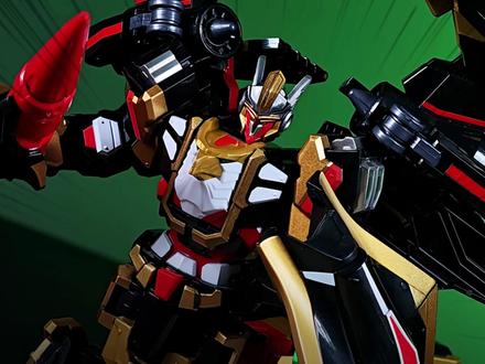 暗夜格里芬!!他来了!!! 炫卡斗士,他来了!!!大家有没有看过这个角色的???#炫卡斗士 #迷你特工队 #玩具