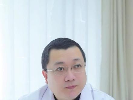 孩子手背上长了一些密密麻麻的小疹子,可能是#沙土皮炎 该怎么办呢?#皮肤 #儿童健康
