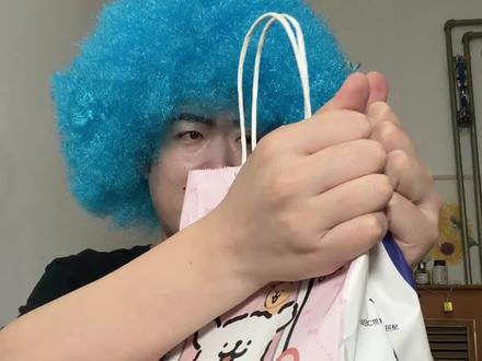 瑞幸新品比利时黑巧拿铁!热的好喝还是冷的好喝呢? #咖啡 #咖啡日常 #瑞幸咖啡 #巧克巧克力 #收工拿铁