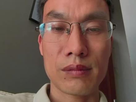 昨天在北京有记者问黄仁勋,中国Ai落后美国多少?#黄仁勋