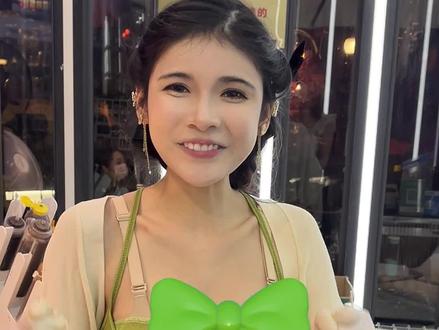 在南京遇到狗头萝莉还被亲亲是种什么体验~#狗头萝莉 #狗头萝莉卖煎饼 @狗狗大罗莉