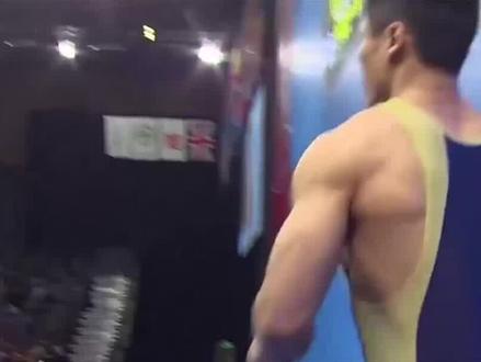 “军神”吕小军破纪录夺冠,奥运变成个人秀,令无数老外疯狂膜拜 #举重 #吕小军 #军神夺冠