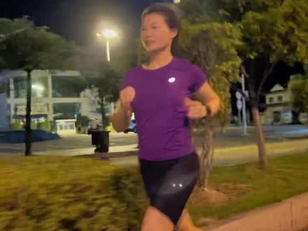 推荐一款适合长距离慢跑训练单次10-20公里,平均配速5-7分,积累跑量,增强有氧耐力或赛后放松恢复的严肃跑者#跑步#跑鞋推荐 #必迈