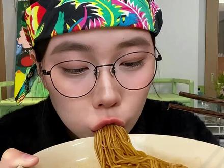 速食葱油面测评!坏了,这么简单就把浴场自助餐的味道攻破了 #懒人葱油面 #懒人速食 #速食测评