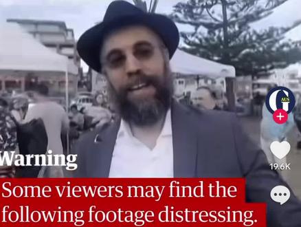 视频是犹太人正在悉尼著名的邦迪海滩庆祝他们光明节的第一天后就遭受了2名恐怖分子的半自动步枪无差别杀害、警方已确认是反犹太暴行。今早最新信息已有16人死亡其中一名枪击暴徒被击毙还有一名10岁小女孩不幸离世🙏暴徒是父亲和儿子 。
在澳洲这么多年,这是史无前例最严重的一起枪击事件!!
为逝者默哀祈祷🙏
对评论:无论肤色,语言,来自哪里,我们首先都是人- 都想好好吃饭,安稳生活都怕失去家人,为无辜生命的逝去心疼那些伤害与辱骂,从来不是人该有的样子大家少点戾气,多些共情,不用在意彼此的差异,只记得好好活着是所有人共同的心愿,一起盼着这个世界能少点灾难,多点和平。Peace
#邦迪海滩 #澳洲枪击案 #悉尼邦迪海滩