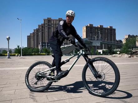 自行车也能甩尾#骑行 #骑行vlog #自行车技巧 #创作灵感