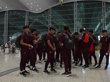 U17国足今日下午抵京!足协暂无更换主帅浮嶋敏计划! #U17国足今日抵京 #接机U17国足 #U17国足 #U17国足抵达北京 #国足