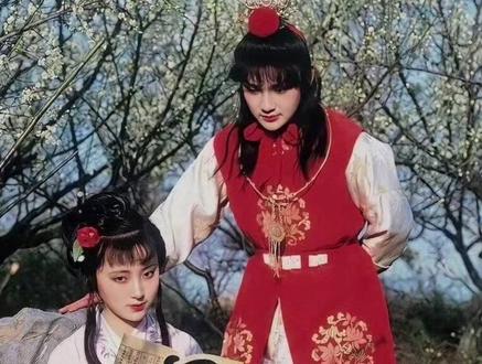 你还认为《红楼梦》是乾隆时代的作品吗,你真的以为她只是一部风花雪月的爱情小说吗?仅仅这些,她如何能风靡三百多年?
#索隐 #红楼梦解说 #红楼梦作者之谜 #作红楼隐史