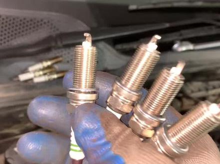 雪铁龙世嘉更换铱金火花塞#汽车维修养护 #修车人的日常 #修车那点事 #汽修人 #我是修理工