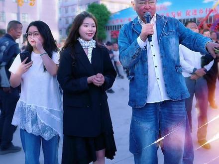 新奇乐器亮眼登场,恩施游客感受洋县深情演出#恩施 #洋县 #农民工乐队