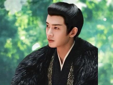 任嘉伦新剧《凤凰台上》抢先看: 结局由任嘉伦饰演的皇帝萧焕,终究还是为了苍生牺牲了自己。#凤凰台上定档 #凤凰台上开播 #任嘉伦#Soul #Soulapp