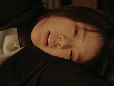 男人只因被前女友骂是没用的废物,恼羞成怒后竟直接捅伤对方 #她的盛焰 #因为一个片段看了整部剧