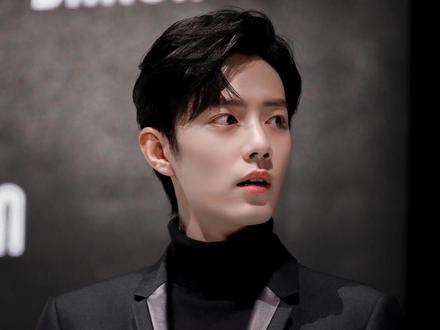 谁能不爱?文质彬彬,英俊潇洒,风流倜傥,才貌双全, 逸群之才, 玉树临风 ,温文尔雅 ,淑人君子 ,清新俊逸, 品貌非凡 ,才貌双绝 ,温文尔雅,年轻有为 ,明眸皓齿 ,面如冠玉 ,博学多才。#肖战最新墨镜大片