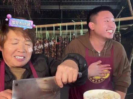 坤坤:你真的是对你自己的带货能力一无所知~#名模坤 #直播带货 #带货 #香肠 #太好吃了