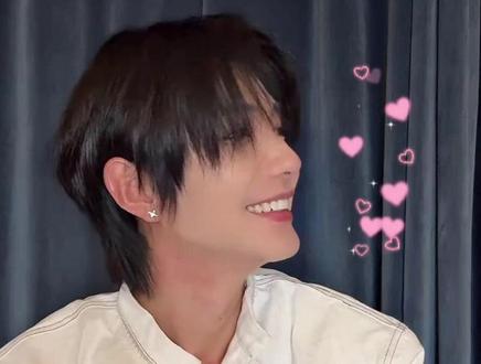 今天#云旗 给#郝熠然 当灯光师“你就偷着乐叭~”#直播录屏分享 #云熠 #精彩片段分享