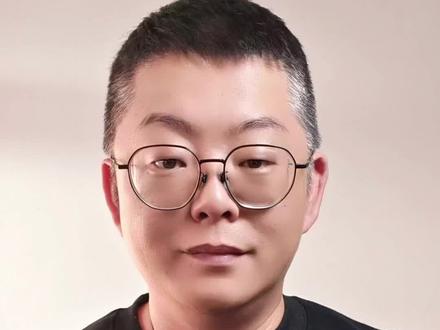 男子路边停车拒不缴费,公司将其告上法庭#百姓故事 #停车收费