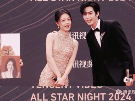 宋威龙晒被赵今麦扯开的领带上热搜!龙麦CP这售后是天花板吧 #影娱年味不打烊 #龙麦CP #宋威龙晒被赵今麦扯开的领带