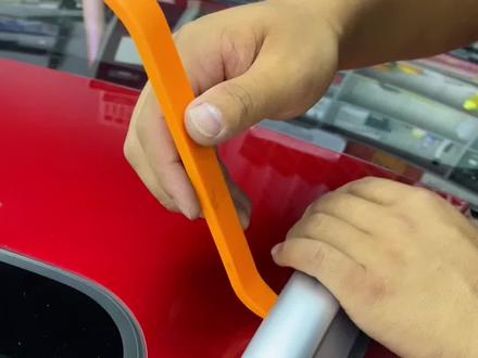 #专业的事交给专业的人 #是时候展现真正的技术了 吉利帝豪GS行李架拆卸方法。分享一下。