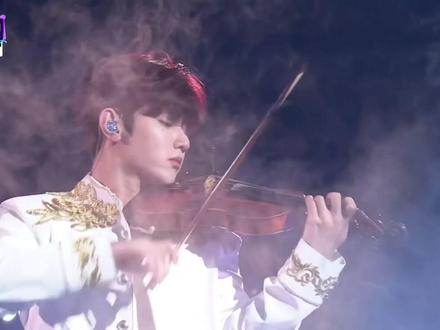 章昊MAMA颁奖礼开场表演,神级圈粉😭 #zb1 #章昊 #mama颁奖典礼 #神级现场#章昊MAMA小提琴开场