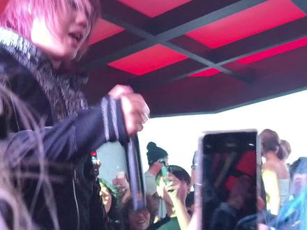 张你手出血了 甩人一手#吉他张#法#索菲亚#沈阳