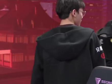 江山代有才人出,各领风骚数百年。20岁的左手不懂卡萨的眼泪#karsa 今天发文退役