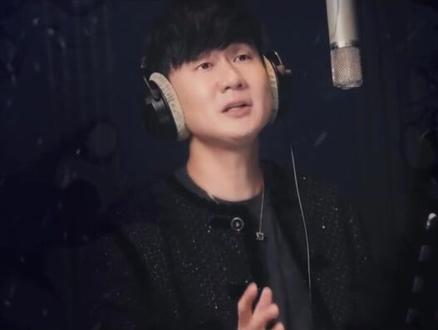 《我对缘分小心翼翼》
#林俊杰 #逐玉#田曦薇 #张凌赫
JJ新歌《我对缘分小心翼翼》MV温情上线。
从雪中初遇的怦然,到硝烟里的生死相依,
缘分让他们把所有惊心动魄,熬成了相守一生的光阴。
愿这首歌,在冰雪消融之际,送出一份初春的暖意。