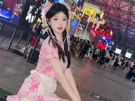 嘬嘬 我的小狗怎么不说话了#双马尾 #中华娘穿搭